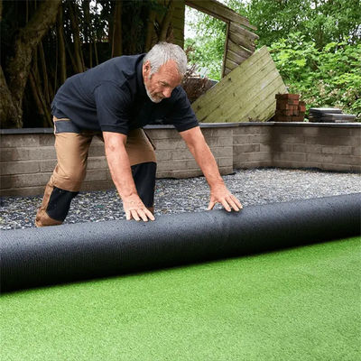 Verde Rosso Nero Blu Bianco 40 mm Rollo di tappeto di erba sintetica per la decorazione del giardino