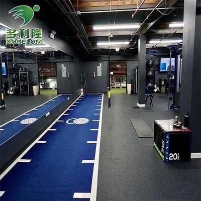 Allenamento sportivo indoor Corsa in slitta pista di tappeto artificiale erba per palestra fitness pavimento