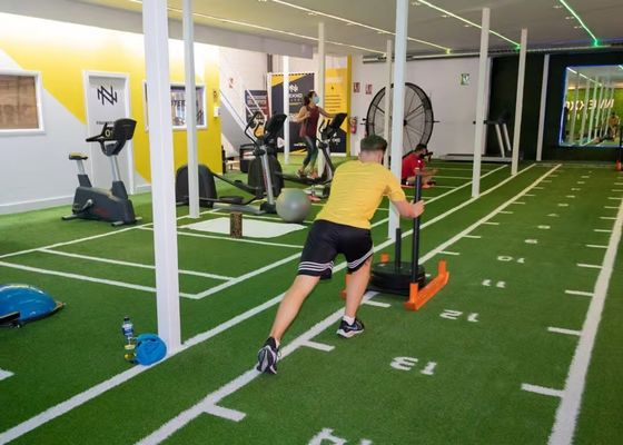 Rivestimento SPU resistente Sporting Fitness Training Gym Mat di erba artificiale per pavimenti di palestra pista da slitta