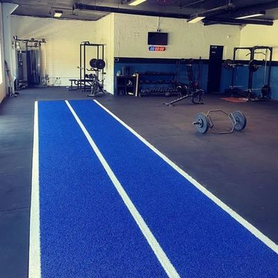 Piana di ginnastica di erba artificiale verde pre-confezionata per palestra pista di corsa Power Sledding 15mm Altezza del palo