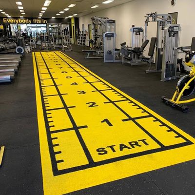 Formazione sportiva PE Riempimento di tappeto artificiale sintetico verde tappeto di erba per giardino