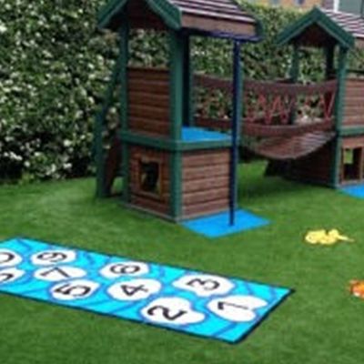 PE PP con supporto di erba artificiale Logo di colore di colore di erba sintetica Mini tappeto da calcio