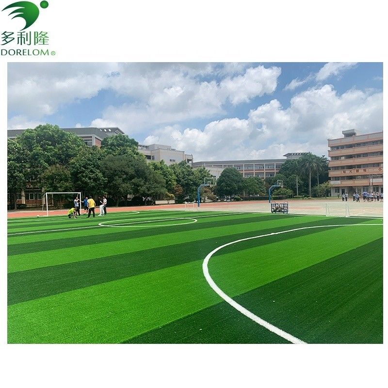 Piastrelle di erba artificiale giallo verde rosso per giardini da calcio e pavimenti sportivi